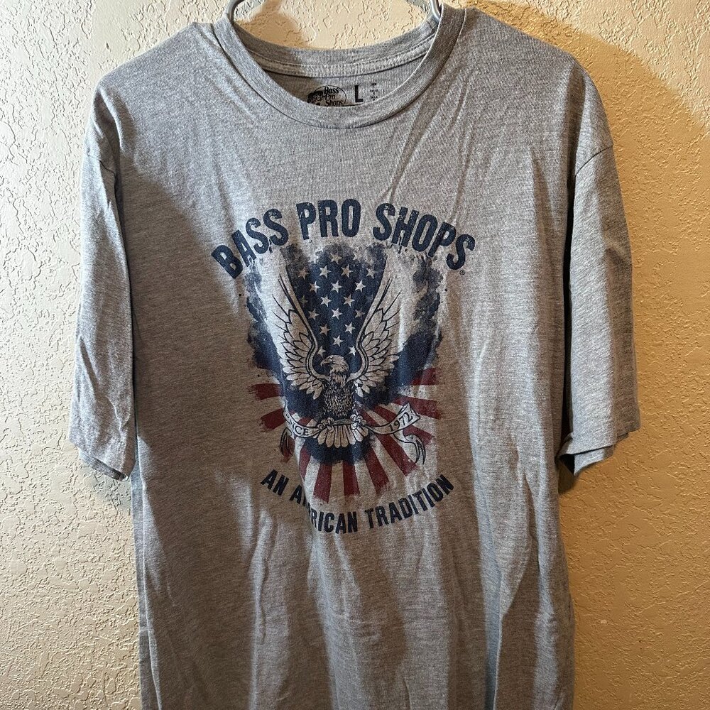 NWOT Bass Pro Shop's Men's Graphic Tee Shirt